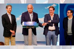 ELLITORAL_238467 |  Gentileza Venezuela expulsa a un grupo de europarlamentarios que iban a visitar el país, entre ellos, Esteban González Pons. En la foto, los eurodiputados populares explican el suceso en rueda de prensa