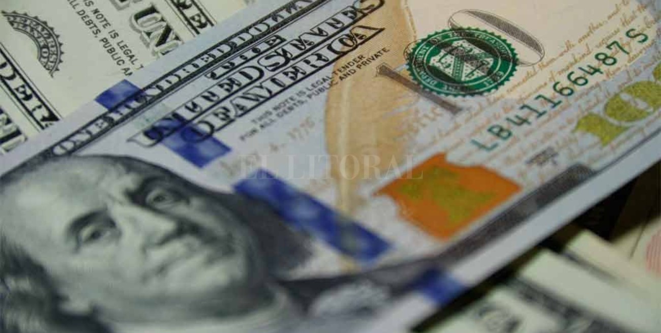El dólar abrió la jornada en baja