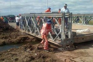ELLITORAL_117434 |  Secretaría de Comunicación Social Instalación del Puente Bailey en la Ruta Provincial Nº20.