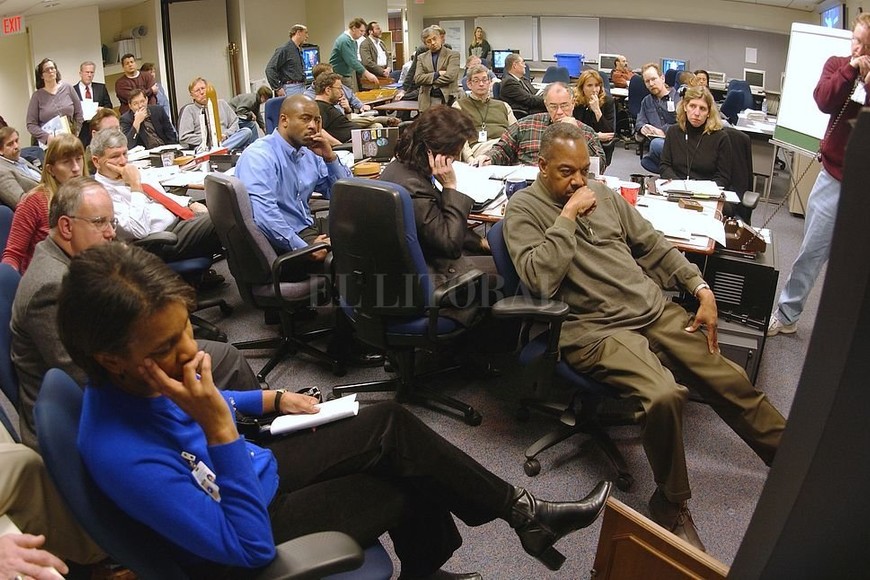 ELLITORAL_202432 |  Archivo El Litoral El control central de la Nasa, el primero de febrero de 2003, a poco de conocerse la destrucción del  Columbia .