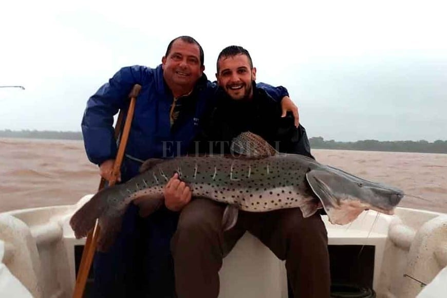 ELLITORAL_244873 |  Gentileza. Gonzalo Alcaraz junto a Luis Macias, el guía correntino que difundió las imagenes.