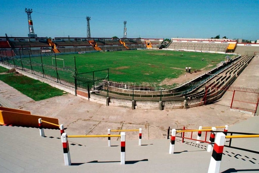 ELLITORAL_312658 |  Archivo El Litoral / Guillermo Di Salvatore Así lucía la cancha en 1998.