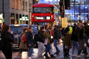 ELLITORAL_426200 |  Gentileza Pese al aumento de casos de Covid-19, el Reino Unido no implementará medidas restrictivas severas para Navidad.
