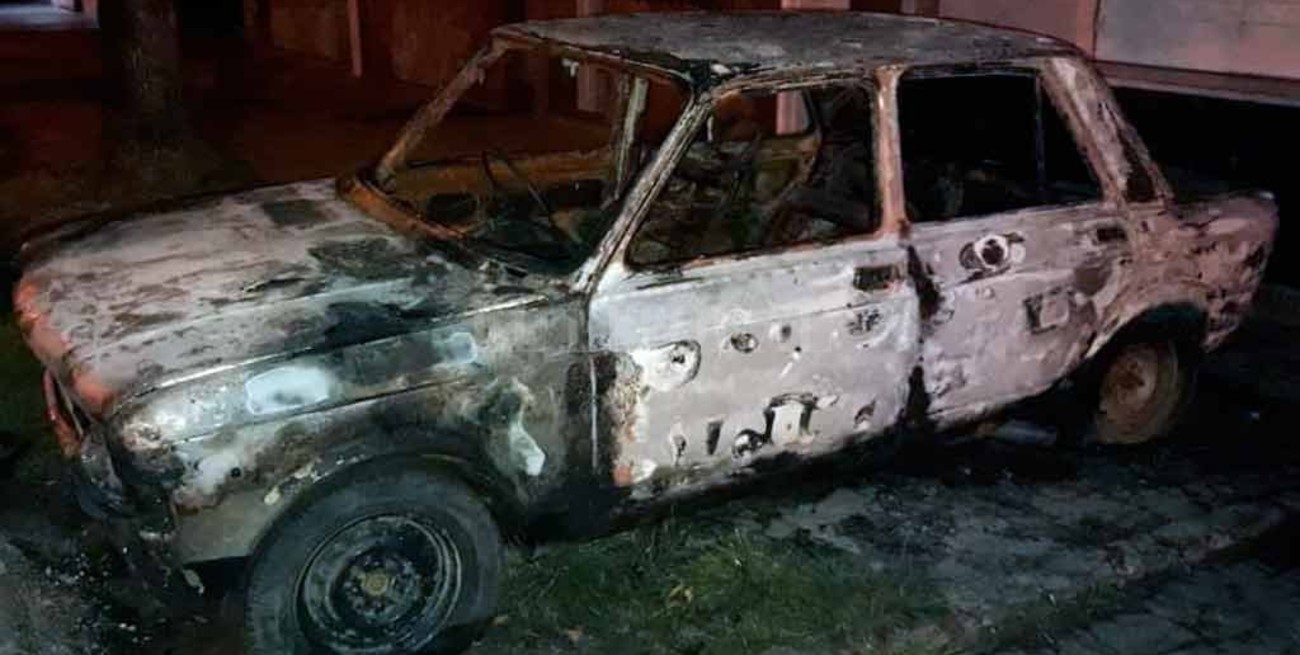 Abril arranca con un auto quemado en Santa Fe 