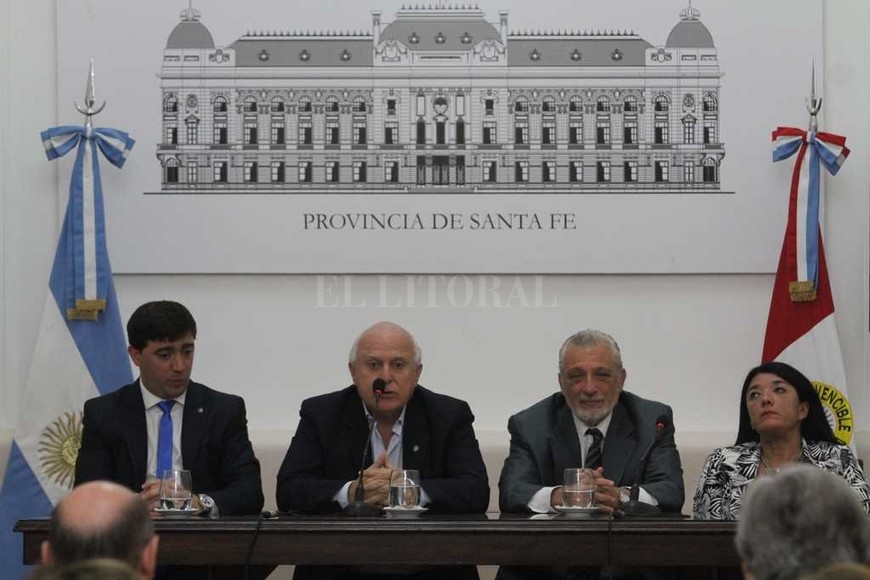 ELLITORAL_199466 |  Mauricio Garín En Casa de Gobierno, funcionarios del área y el gobernador Miguel Lifschitz repasaron el trabajo del RUAGA.