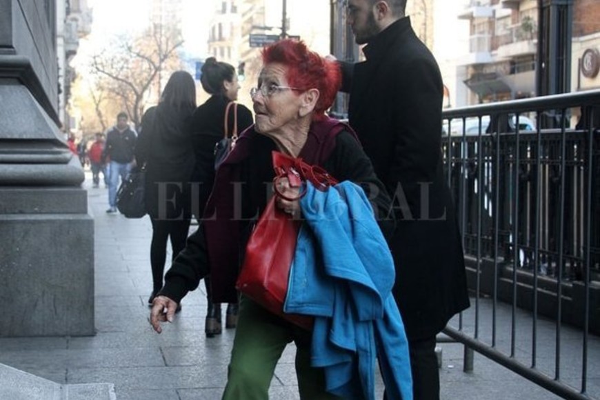 ELLITORAL_204429 |  Internet En el velorio de Irma Roy.