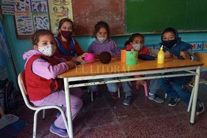 Manuel Fabatía El año pasado fueron 5 los alumnos que concurrieron al establecimiento, dos del nivel inicial (salita de 3 y de 5) y el resto nivel primario.