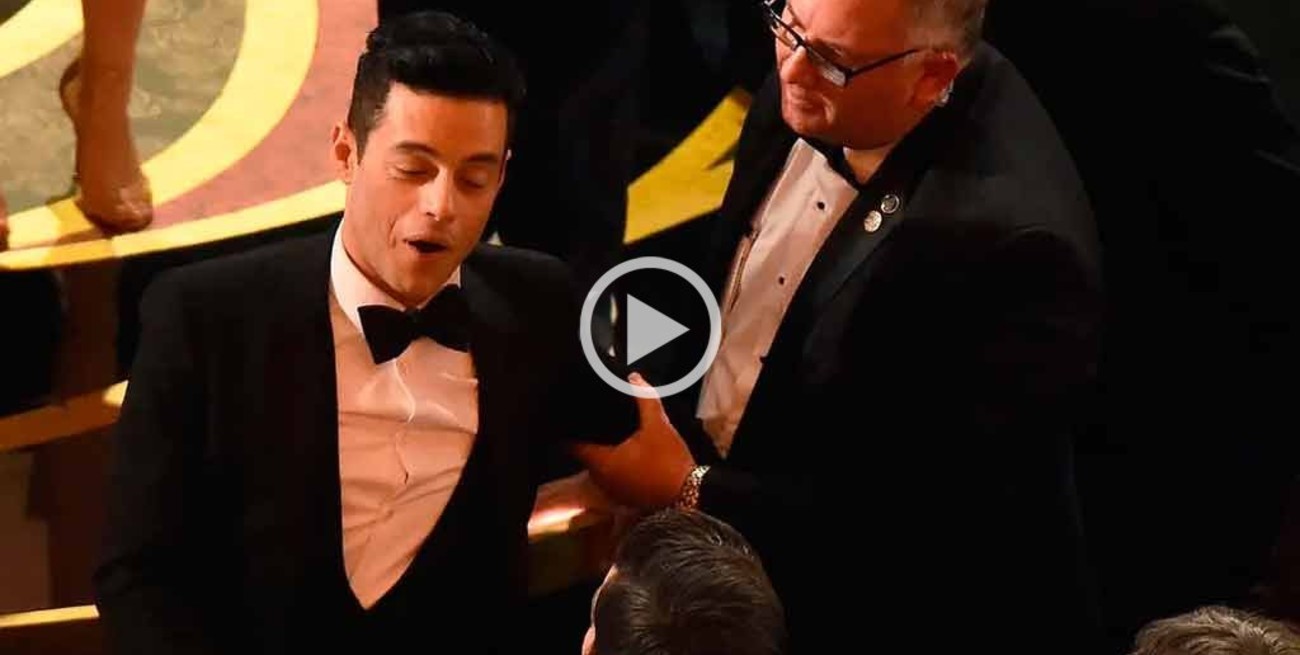 Video: la caída de Rami Malek tras ganar el Oscar