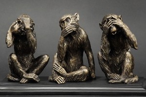 Internet Los tres monos sabios. Uno no mira, otro no habla, el tercero no escucha.