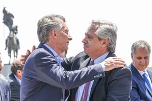 ELLITORAL_274702 |  NA zzzznacp2NOTICIAS ARGENTINAS BAIRES, DICIEMBRE 7 El presidente electo Alberto Fernandez saluda al presidente Mauricio Macri durante la misa en Luján. Foto NAzzzz