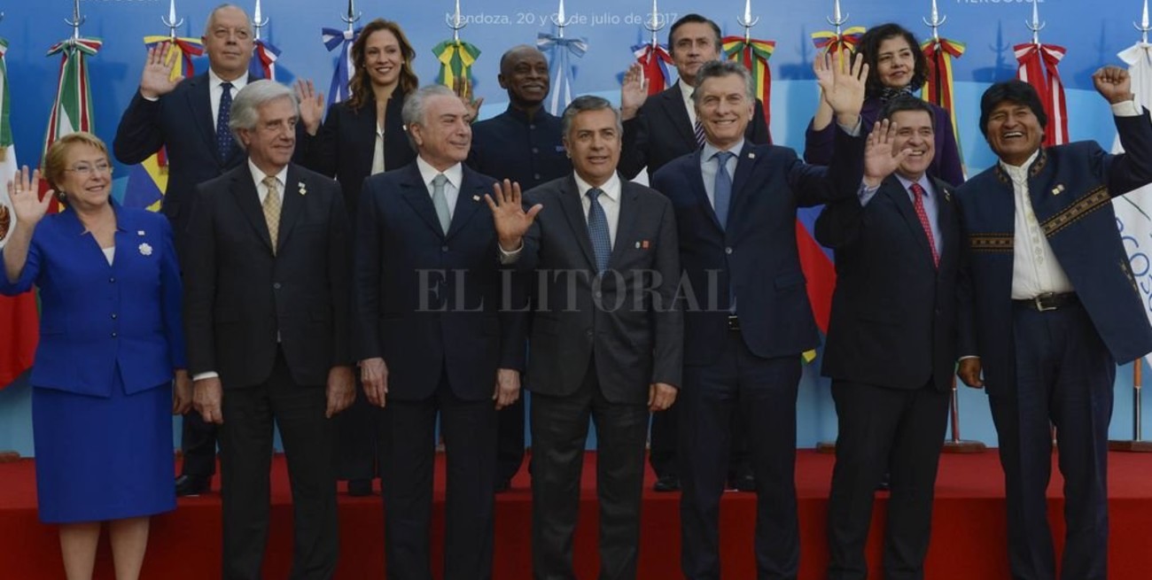 Macri asume en Montevideo la presidencia pro tempore del Mercosur