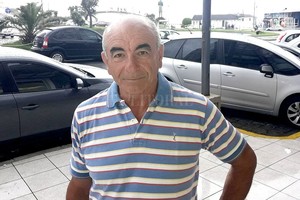 ELLITORAL_234443 | El Litoral Carlos Trullet en la Feliz, donde pasó algunos días de vacaciones. Desde principios de los 70 (o antes también) su vida pasó mucho tiempo adentro de una cancha de fútbol. Tiene la experiencia de muy pocos.