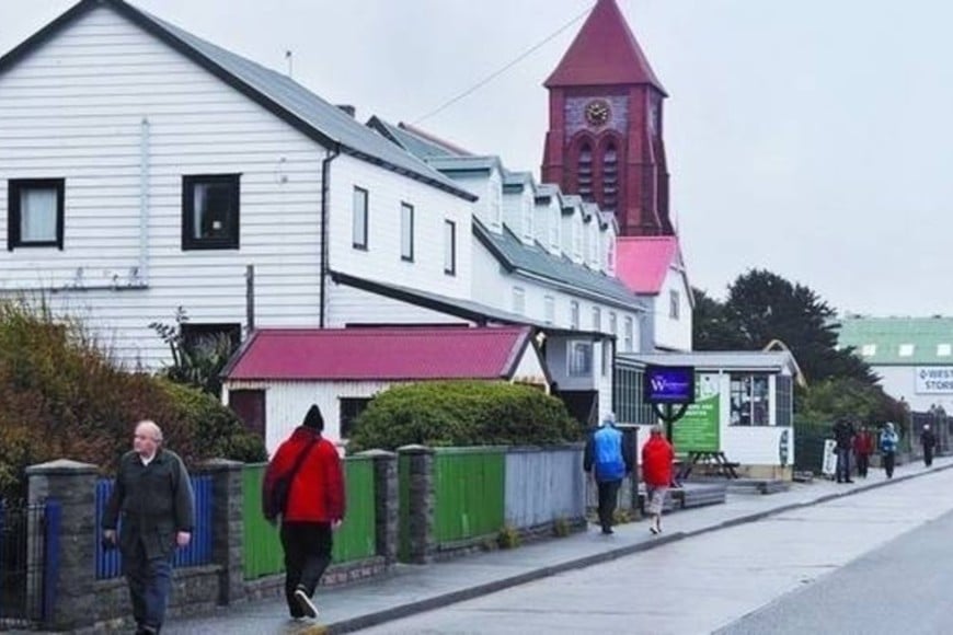 ELLITORAL_207393 |  Clarín El 50 por ciento de la población de Malvinas es nacida en las islas y la otra mitad es extranjera, composición que se registra desde la guerra de 1982.