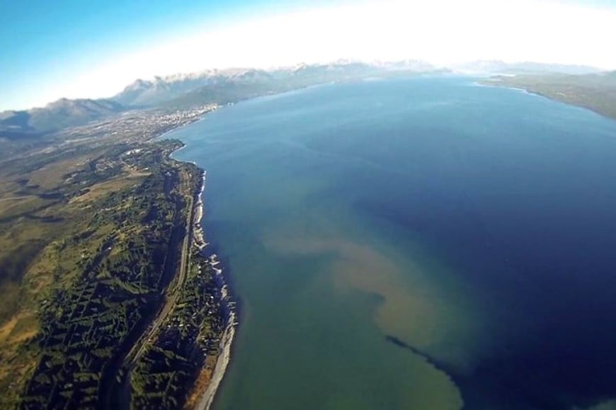 ELLITORAL_232576 |  Archivo En el lago Nahuel Huapi se han arrojado más de 75 millones de litros de residuos en tres días.