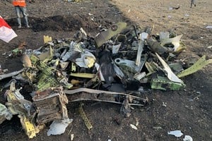 ELLITORAL_240536 |  Xinhua Restos del avión de Ethiopian que cayó y dejó 157 víctimas.