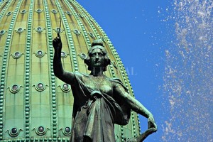 Archivo Alegoría de la República en la Plaza del Congreso.