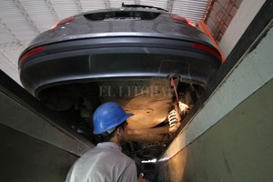 ELLITORAL_271795 |  Mauricio Garín / Archivo Revisión. La RTO permite verificar las condiciones mecánicas de seguridad de los vehículos.