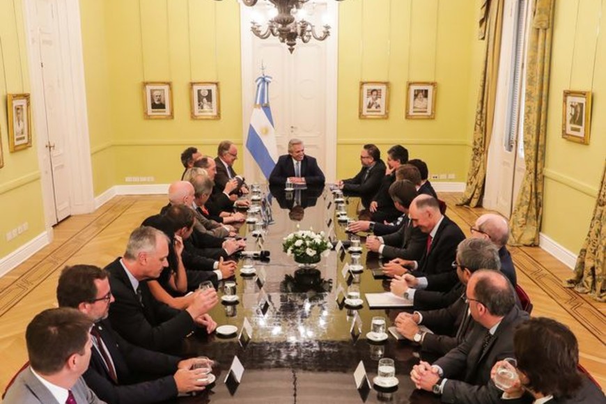 ELLITORAL_280605 |  fede.mellado El presidente Alberto Fernández recibió hoy en Casa Rosada a los directivos de las principales compañías petroleras con inversiones en nuestro país. Participaron de la audiencia el ministro de Desarrollo Productivo, Matías Kulfas; el secretario de Energía, Sergio Lanziani, y el presidente de YPF, Guillermo Nielsen.