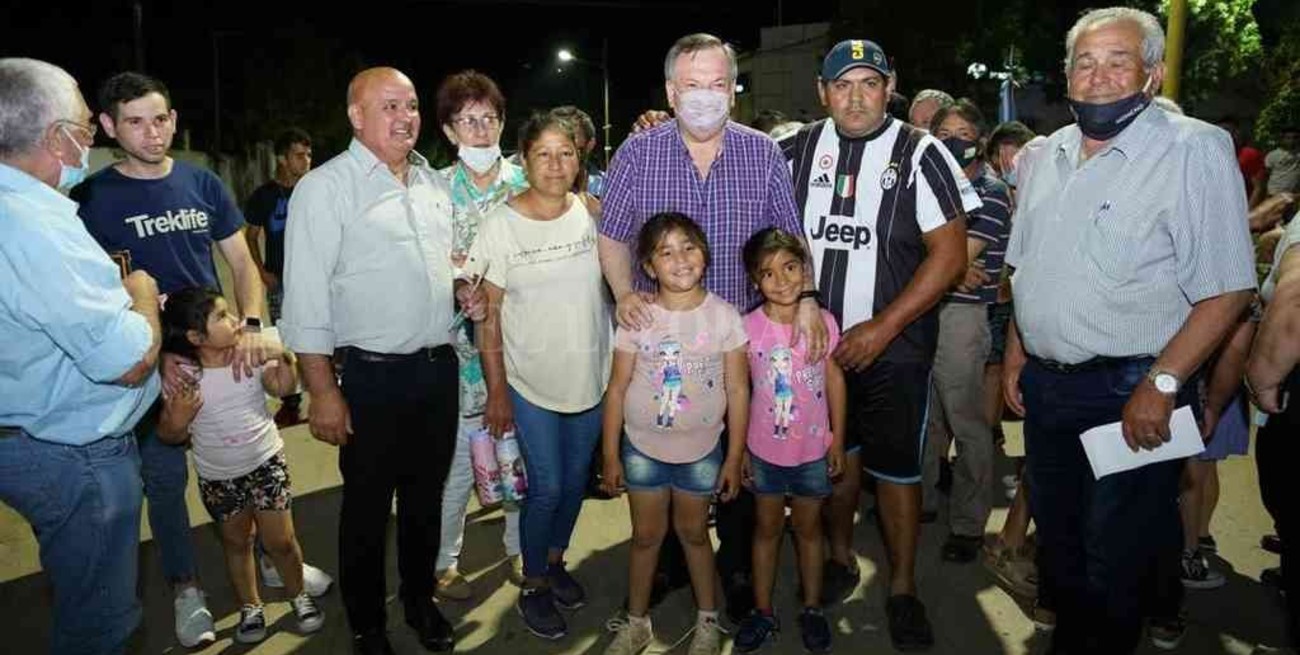 Michlig, González y Barceló habilitaron nueva iluminación led en Moisés Ville