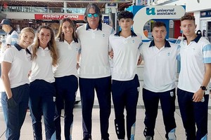 Gentileza En Ezeiza, antes de partir a Colombia, de izquierda a derecha: Guillermina Cossio, Aldana Garibaldi, Luciana Gómez Iriondo, Maximiliano Troncoso, Tomás Mondino, Julio Nòbile y José Zabala.