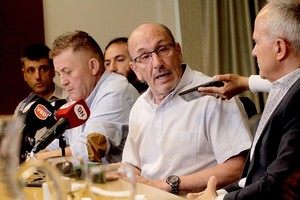 Mauricio Garín Venimos a pedir como laburantes, como representantes de los trabajadores, hacer una mesa en común y reaccionemos todos juntos .