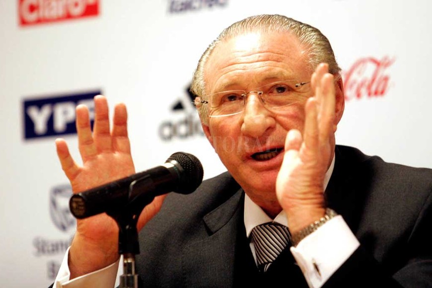 ELLITORAL_297839 |  Archivo El Litoral Ernesto Cherquis Bialo, en un diálogo a fondo con El Litoral y La Primera de radio Sol.  Creo que no se va a poder jugar al fútbol por lo que resta del 2020 , sentenció.