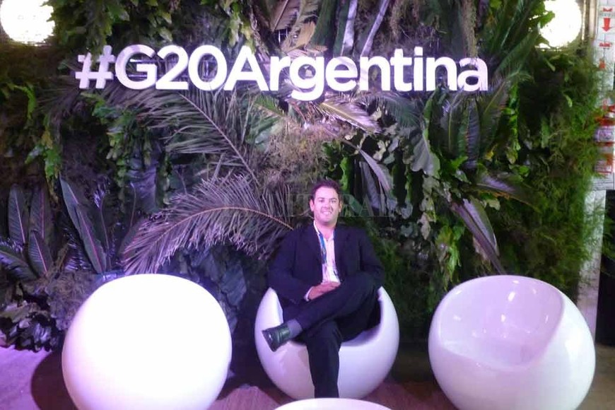 ELLITORAL_234006 |  Gentileza A COPAR LAS GÓNDOLAS DEL MUNDO. Tras su paso por el G20, la firma con sede en Llambi Campbell apuesta a un 2019 con fuerte presencia en el mercado externo. AQUILES TIBALDO, estudió Tecnicatura en Alimentos y tras su vuelta al pueblo decidió por agregar valor a la producción apícola.