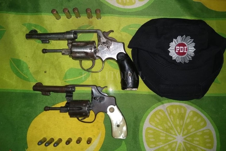 ELLITORAL_240557 |  El Litoral Durante los allanamientos, la policía secuestró dos armas de fuego y municiones.