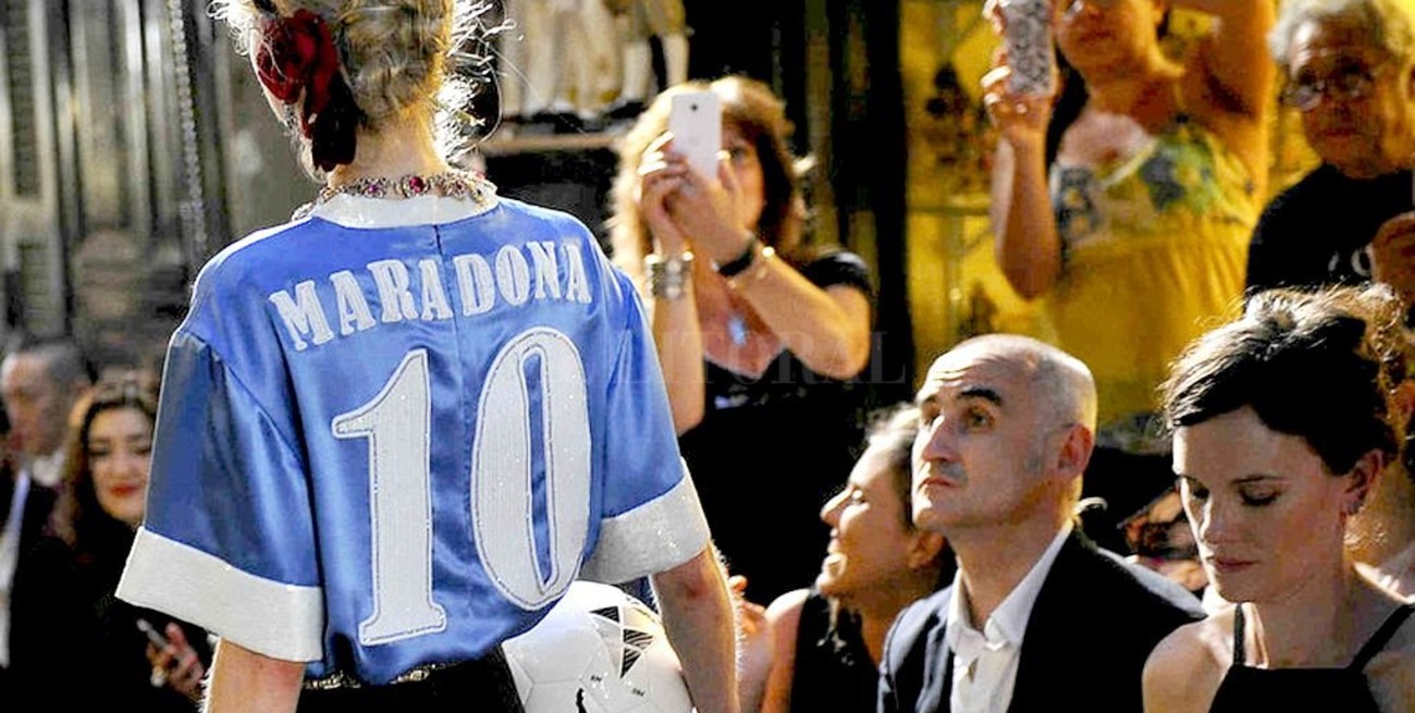Una reconocida firma italiana de moda deberá indemnizar a Maradona