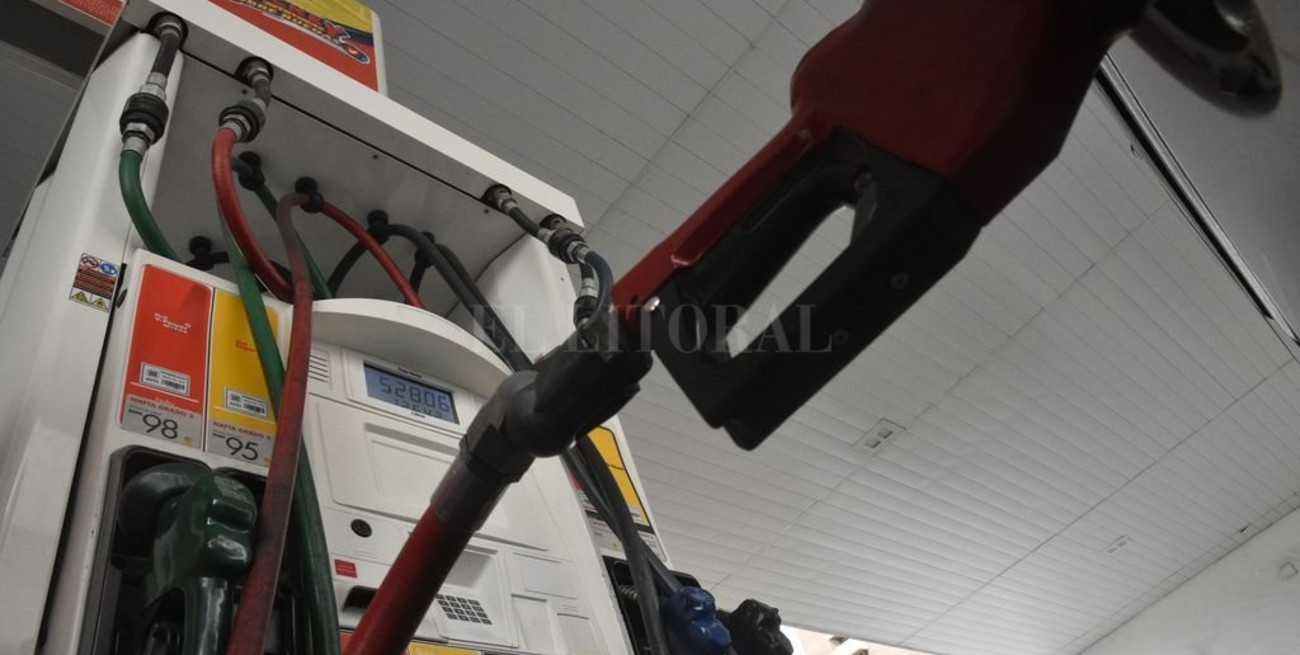 Expendedores estiman que el precio de los combustibles está atrasado un 15%