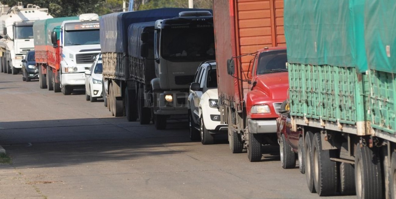 Camioneros también sufren el impacto del paro portuario
