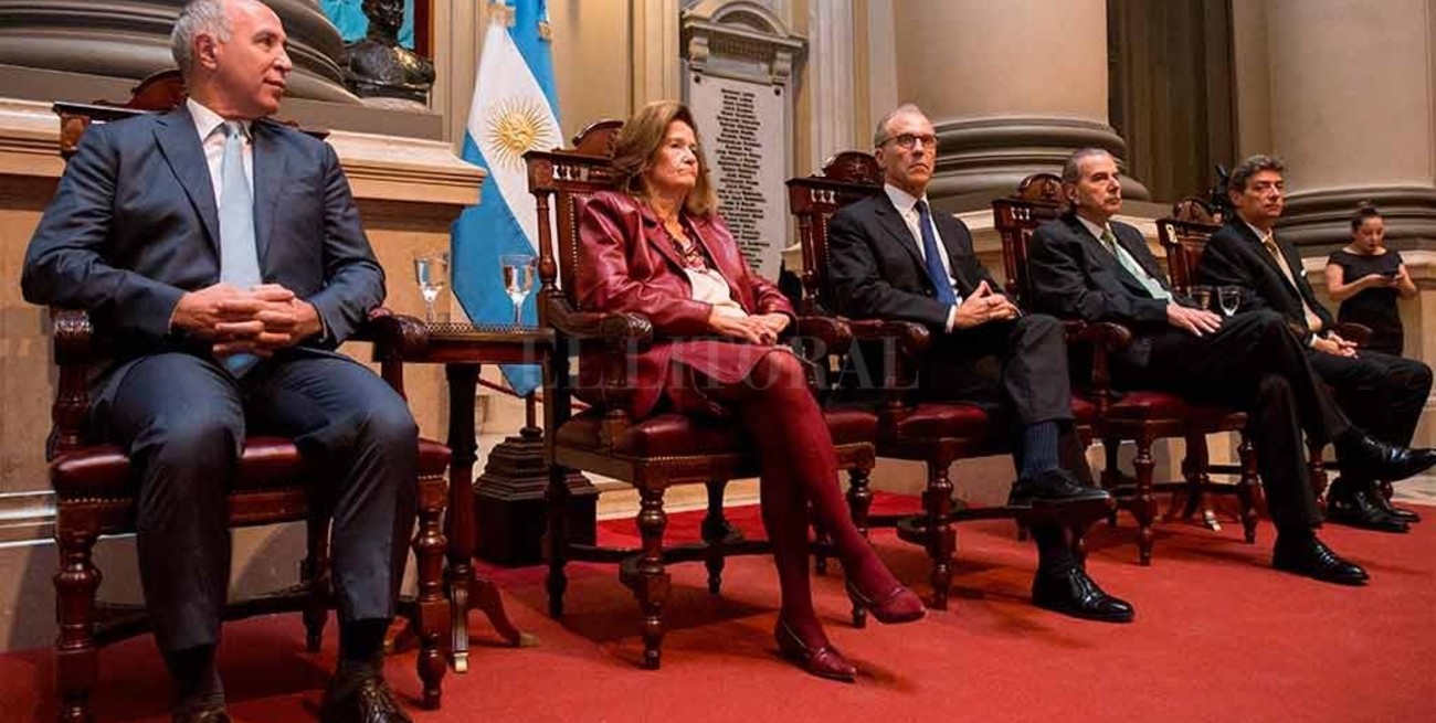 La Corte Suprema frenó el intento de re-reelección en La Rioja y Río Negro