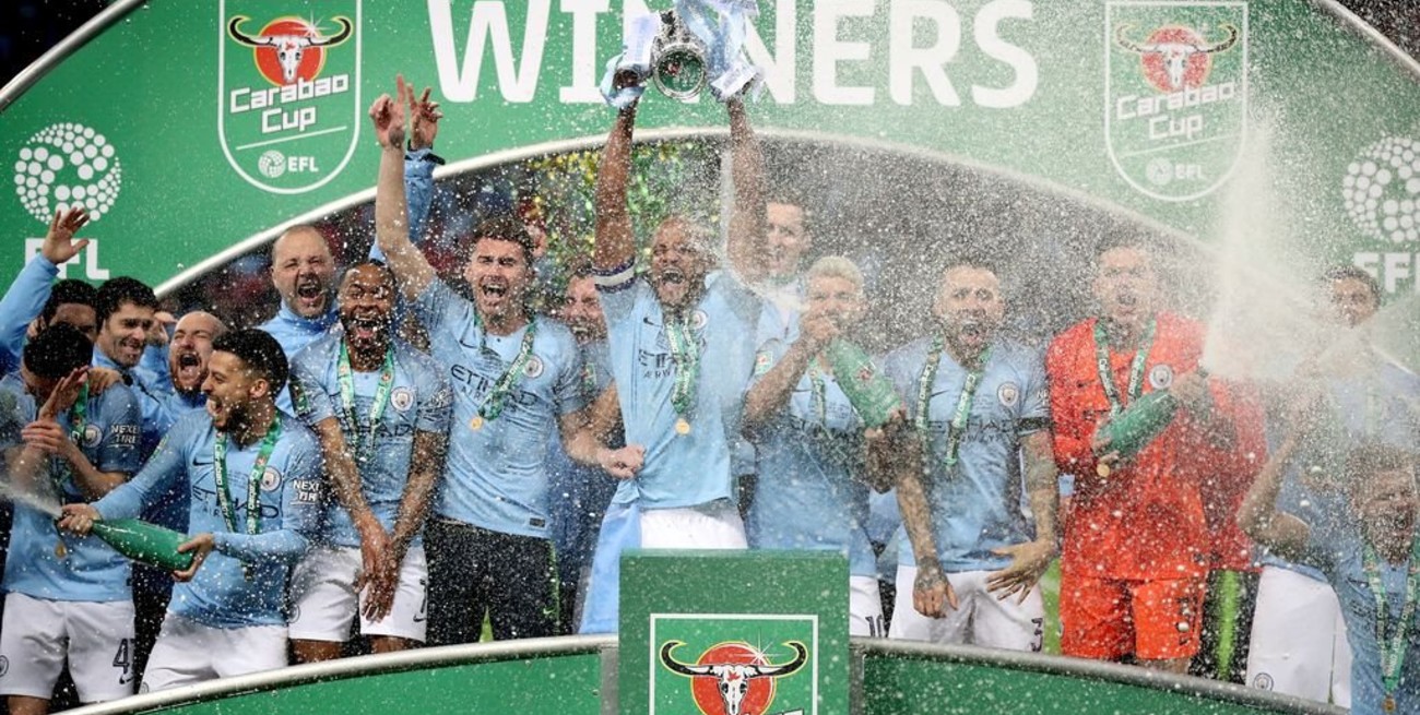 Con Agüero y Otamendi, Manchester City se consagró campeón de la Copa de la Liga
