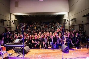 Gentileza producción El organismo perteneciente a la Asociación Santafesina de Cultura Inglesa reinterpretará un original repertorio de clásicos en el que se destacan artistas icónicos como Queen, Michael Jackson, Madonna y Soda Stereo, entre otros.