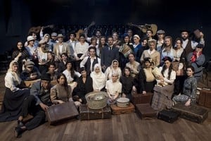 ELLITORAL_233706 |  Gentileza Municipalidad de Santa Fe Los múltiples personajes van evolucionando sobre la escena. Ninguno se destaca; todos construyen la gran historia para que todo el espectáculo se asome al precipicio.