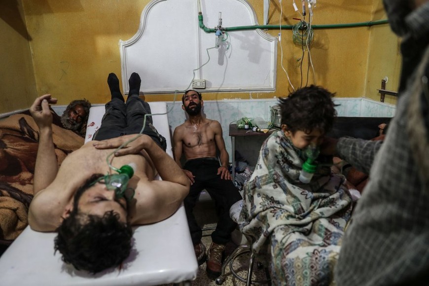 ELLITORAL_238849 |  Mohammed Badra - European Pressphoto Víctimas de un supuesto ataque químico en febrero de 2018 en Guta Oriental, en un suburbio de Damasco, la capital de Siria.