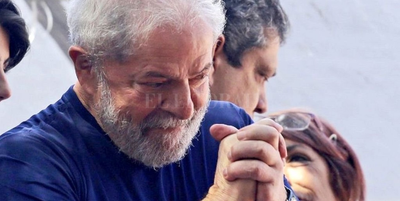 Lula dijo que decidió ir a la cárcel y no al exilio para "probar la mentira" en su contra