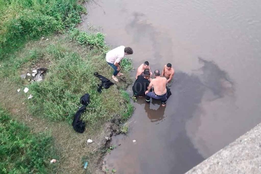 ELLITORAL_234815 |  Periodismo Ciudadano Heroica fue la labor de los agentes policiales que pudieron rescatar al hombre sano y salvo.