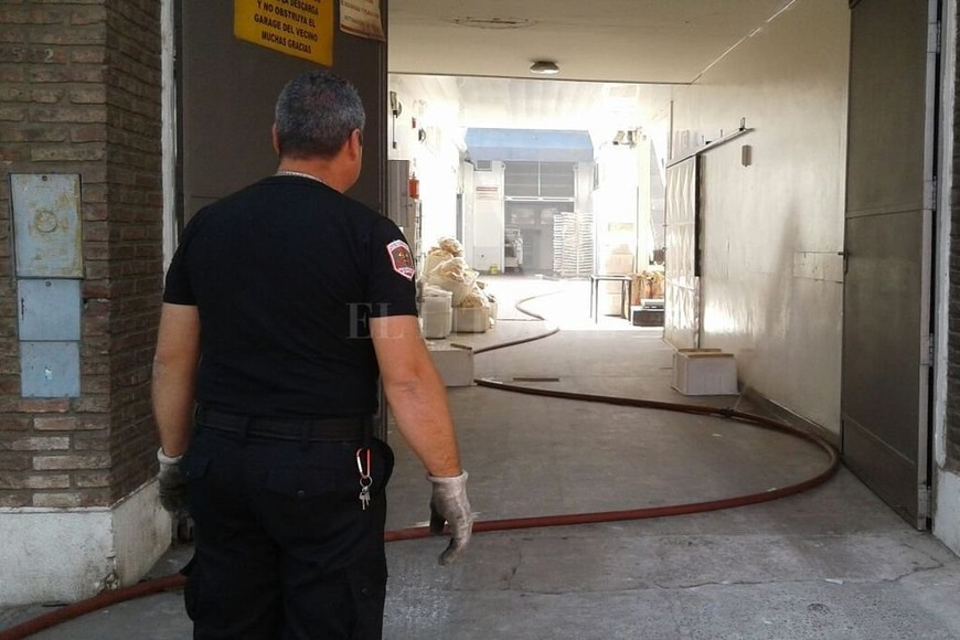 ELLITORAL_194208 |  Danilo Chiapello Personal de Bomberos Zapadores trabajó de manera intensa hasta que logró controlar el foco ígneo.