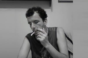 ELLITORAL_428698 |  Archivo Caudana con su habitual cigarrillo, en 2017: en ese año editó  El Doke bien temperado , disco de El Doke Tango, dúo compartido con Javier Valli.