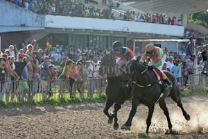 ELLITORAL_436254 |  Pablo Aguirre Predatore y Santo Tirso definiendo el Carlos Pellegrini 2021, el domingo se vuelven a enfrentar en el clásico Apertura.