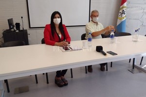 ELLITORAL_429063 |  El Litoral Milagros Cuenca, nueva directora, y Francisco Villano, director saliente.