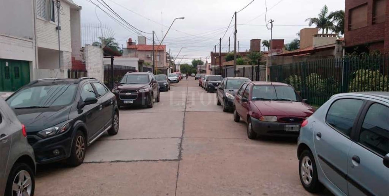 El mal estacionamiento también se sufre en Villa Setúbal