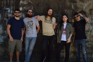 Gentileza producción Súper Sopa es un nuevo proyecto integrado por Nico Bordón (bajo), Gabo Barukel (guitarra), Flaco Ferrero (voz), Fernando Gómez (guitarra) y Gugui Morana (batería).