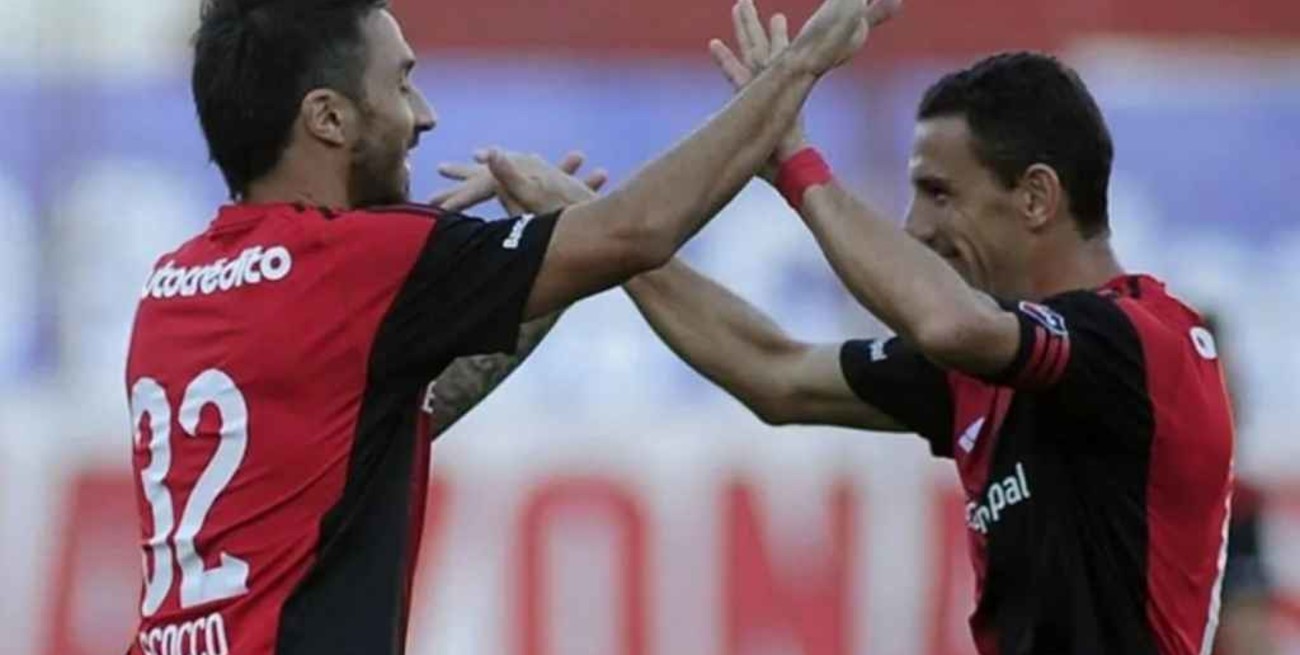 Maxi Rodríguez y "Nacho" Scocco finalmente seguirán jugando al fútbol, pero en la Liga Venadense 