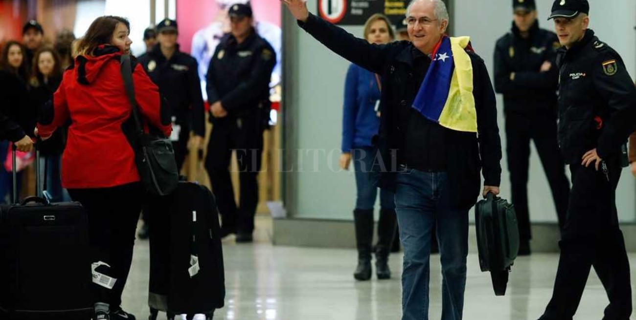 Antonio Ledezma llegó a Madrid desde Bogotá tras escapar de su arresto