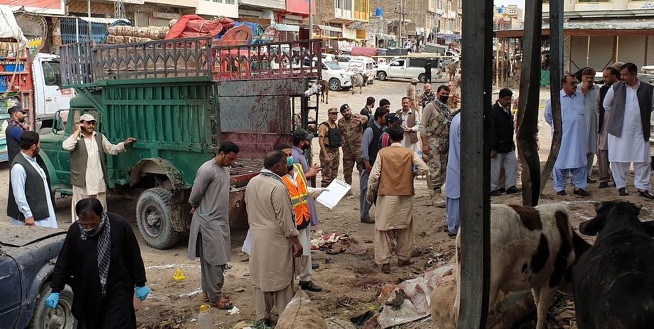 Pakistán: Al menos 16 muertos por la explosión de una bomba en un mercado