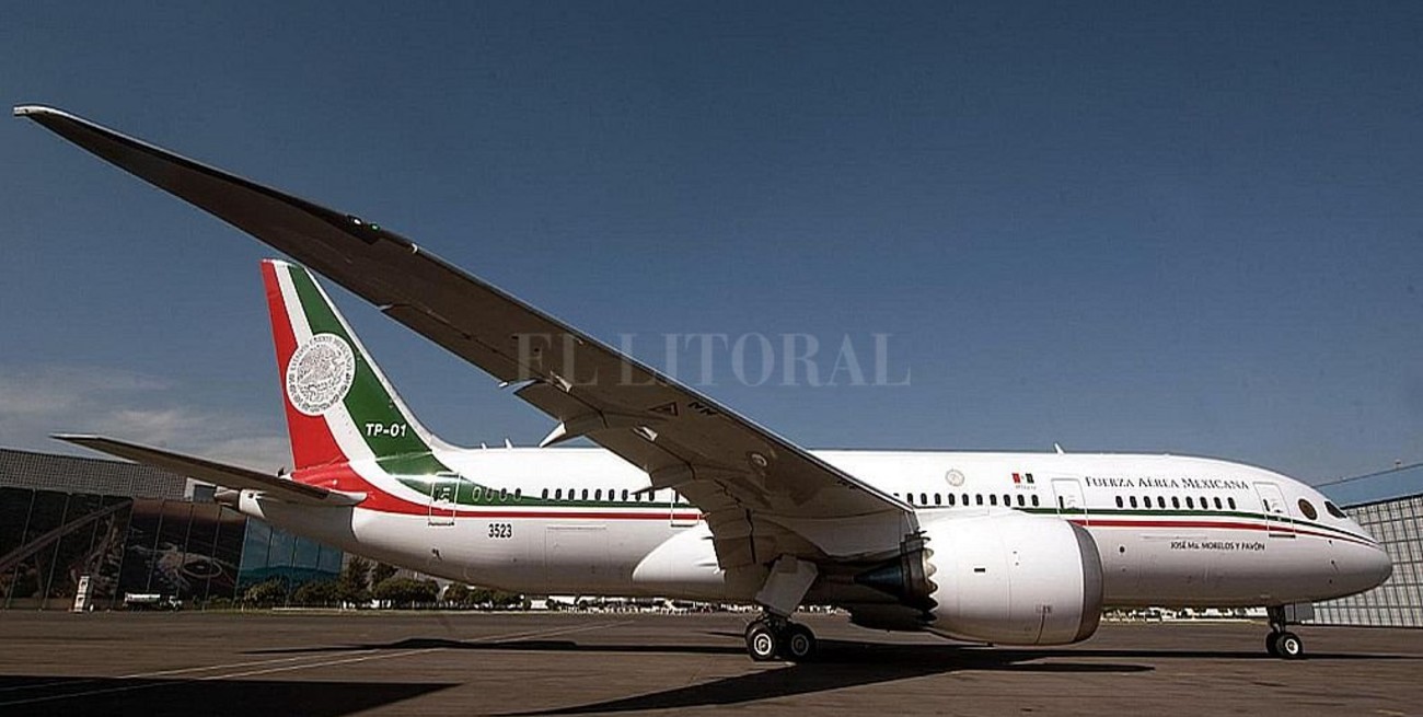 México considera "rifar" el avión presidencial