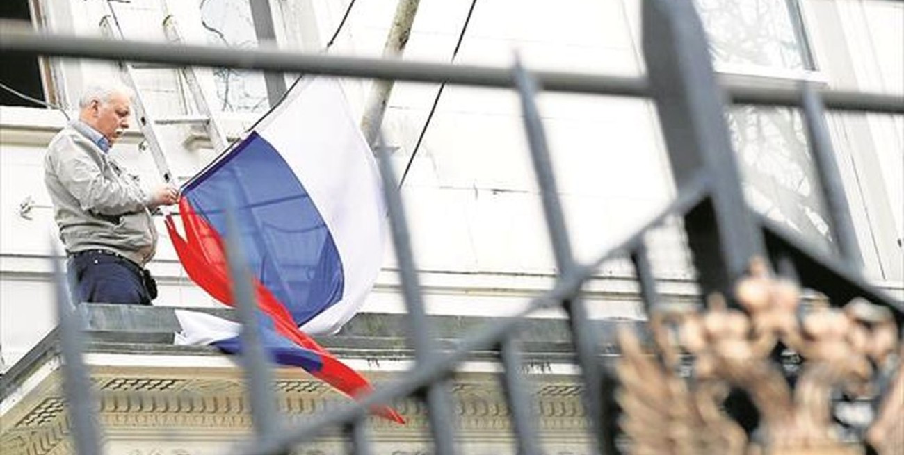 Rusia prepara "medidas de represalia" por la expulsión de sus diplomáticos en Londres