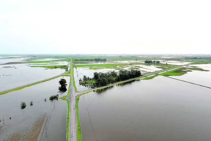 ELLITORAL_199358 |  Transmedia VT Bajo el agua. La comunidad de Aarón Castellanos tiene miles de hectáreas productivas bajo el agua.